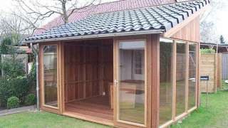 hardhouten tuinkamer met hottub of wirhlpool